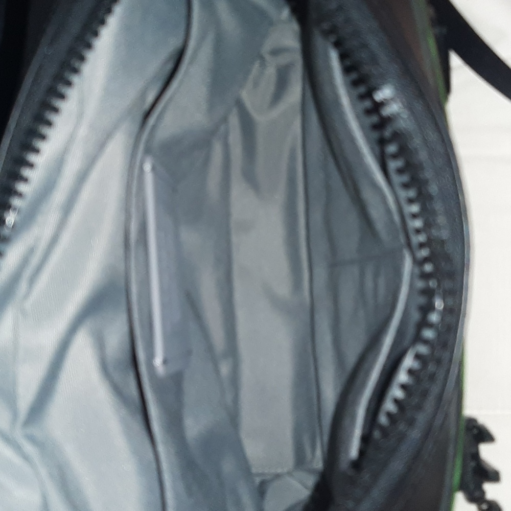 Coach Track Colorblock in Signature Leather &  Coach Large Wireless Earbud case - Picture 14 of 16